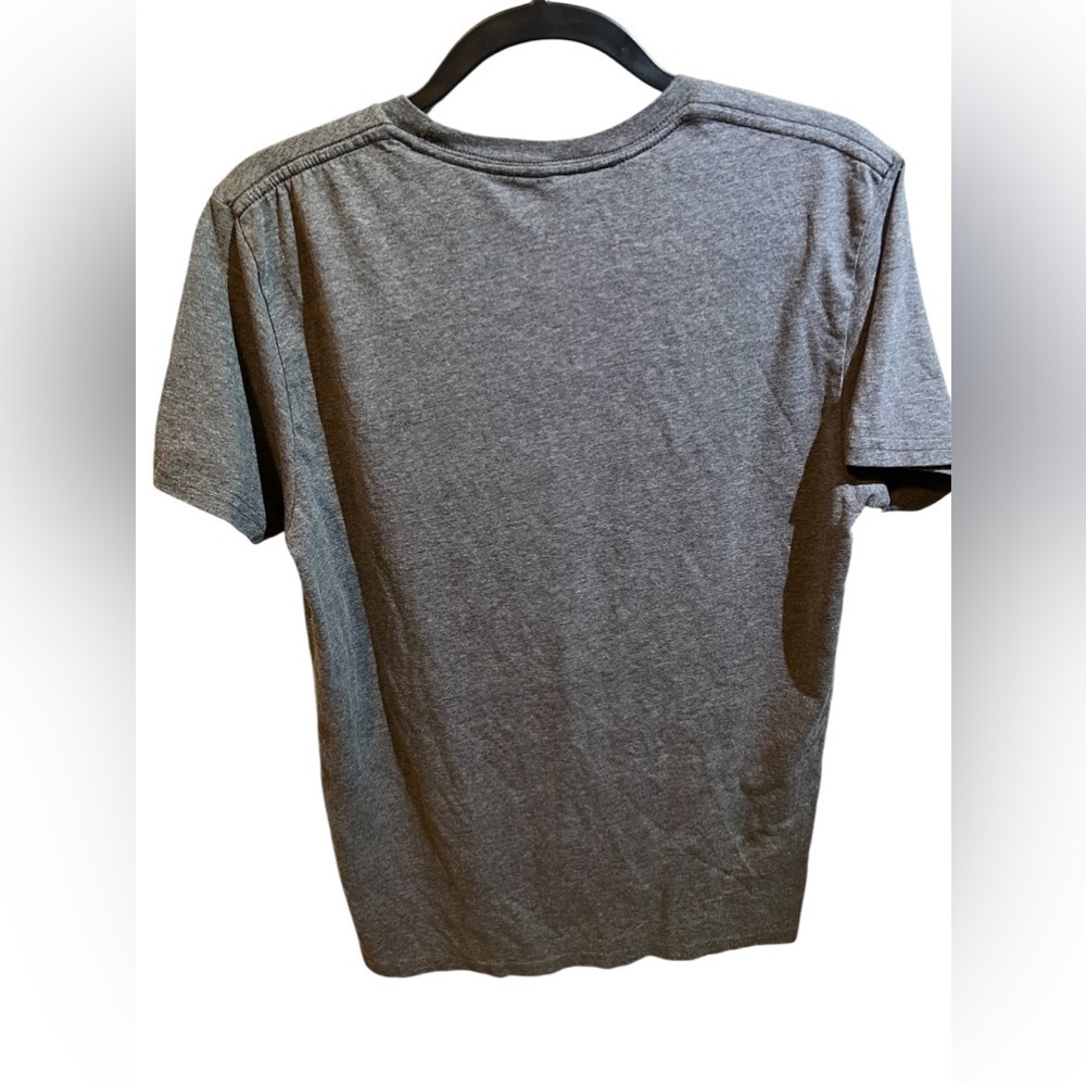 Volcom Men’s Grey Logo Shirt Size Medium Great condition! - Picture 2 of 3
